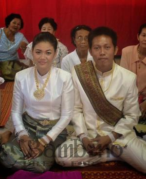 ชุดไทยเจ้าสาว ชุดไทยจักรพรรดิ์ เช่าที่แบมบี้ เวดดิ้ง ห้วยขวาง
